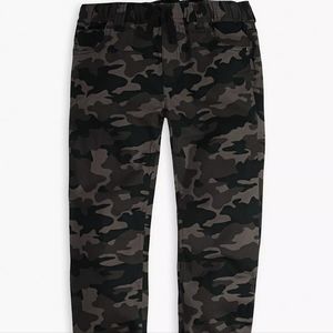 Levi's Twill joggers in green camo